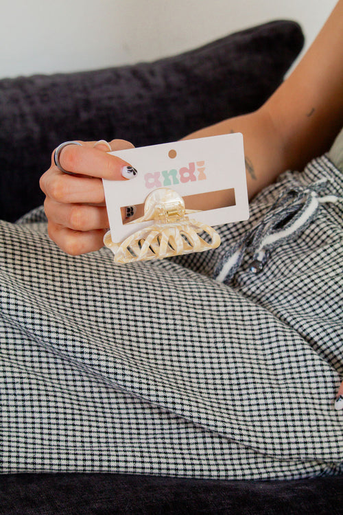 Cream Scallop Claw Clip